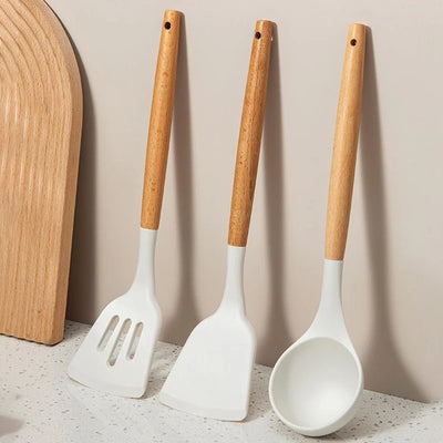 Silicone Kitchen Tools Wooden Handle Kitchenware Set Non Stick Pot Wooden Handle Silicone Scoop Kitchen Utensils Set